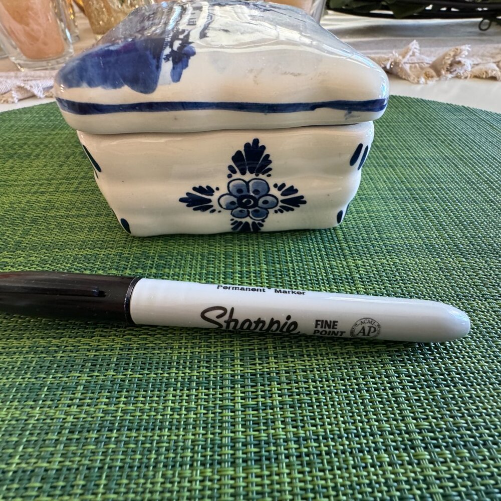 Delft Ceramic Table Box / Trinket Box - Picture 4 of 11